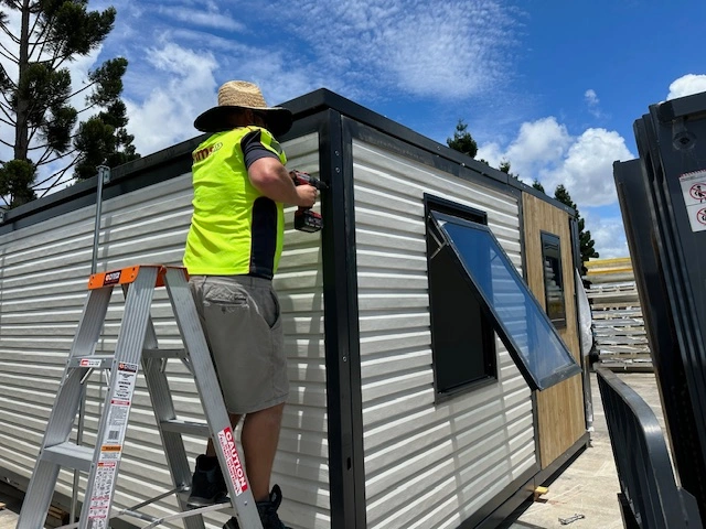 20ft Container Home - Setuping up